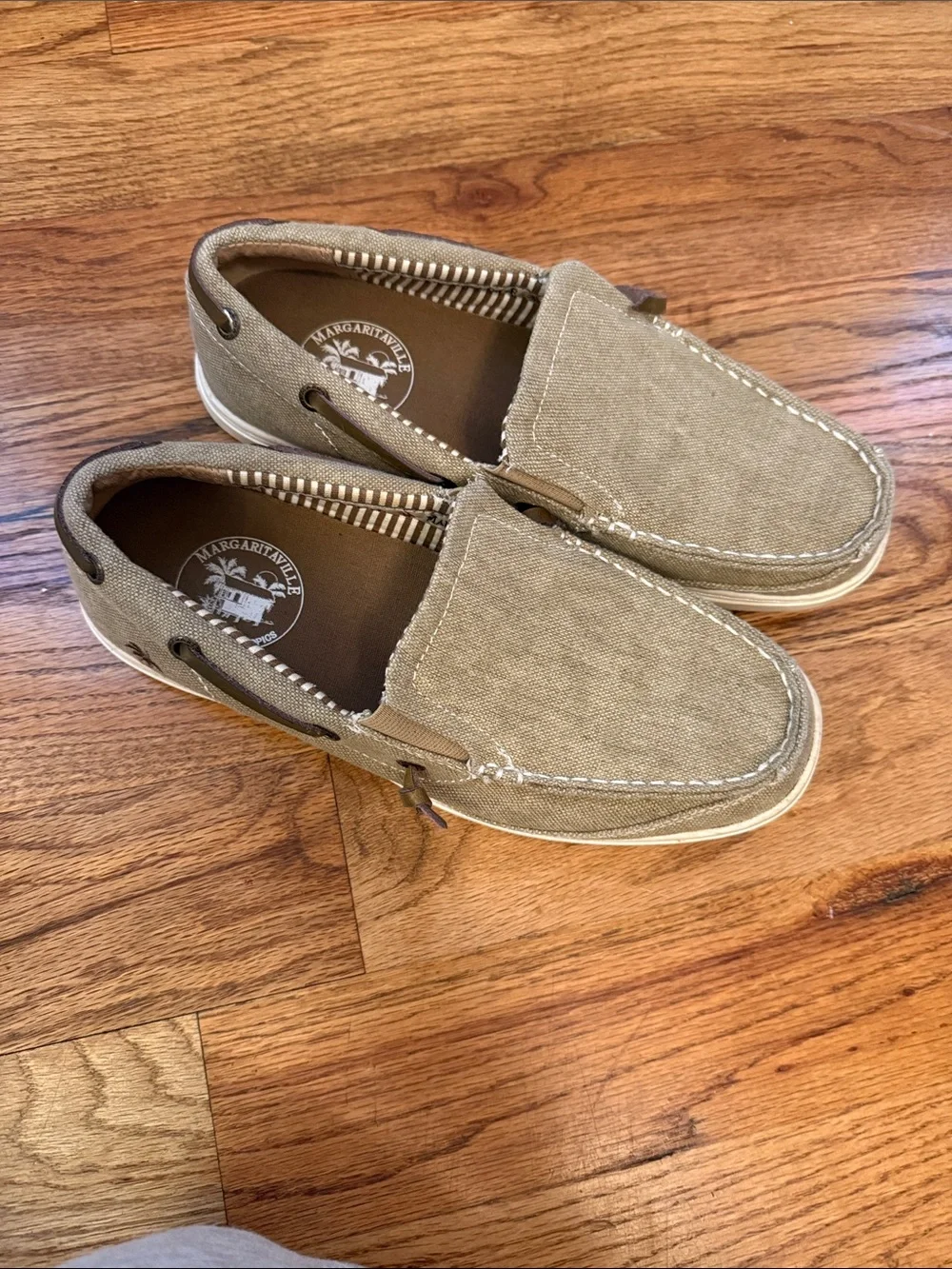 Casual Men’s Slip-On Canvas Shoes in Olive size 8.5